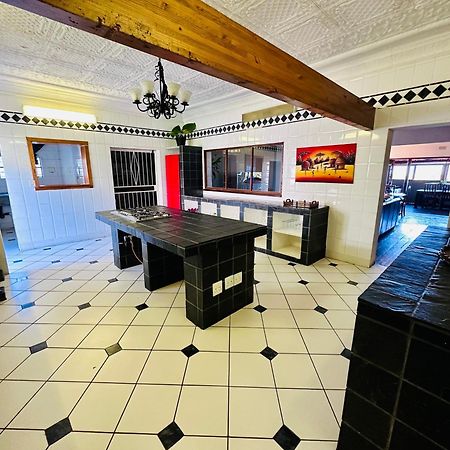 סאבי 49Onmain Self Catering Holiday Home מראה חיצוני תמונה