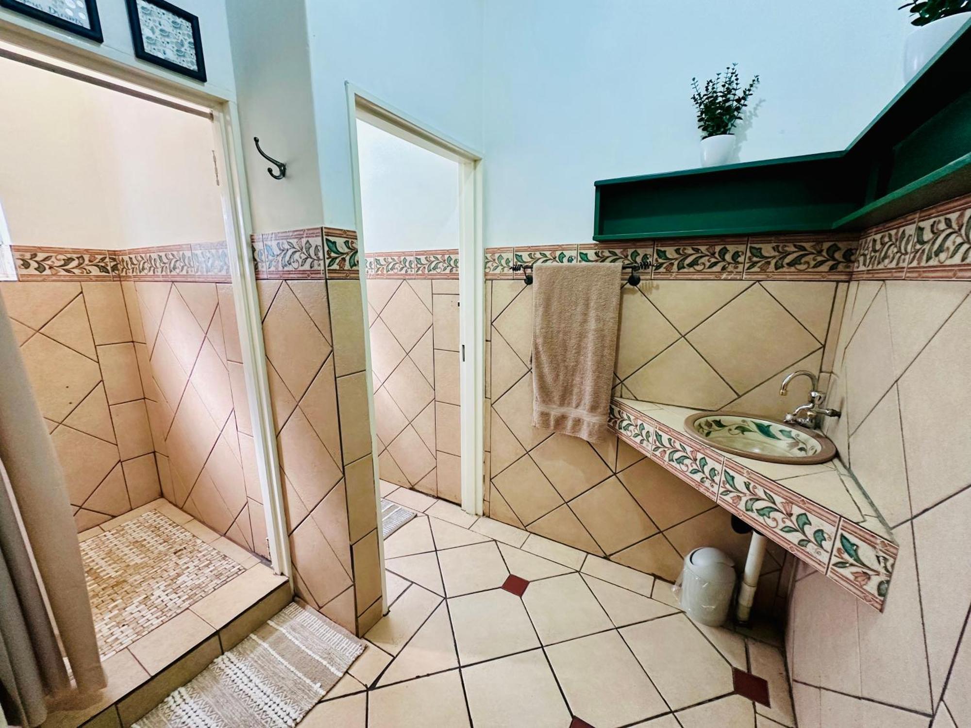 סאבי 49Onmain Self Catering Holiday Home מראה חיצוני תמונה
